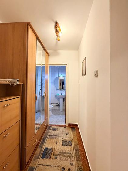 Apartament cu 3 camere decomandat, mobilat în Costin Georgian