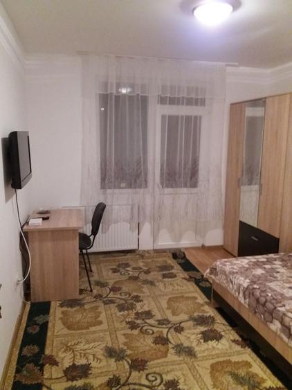 Apartament cu 3 camere decomandat în Exterior Vest
