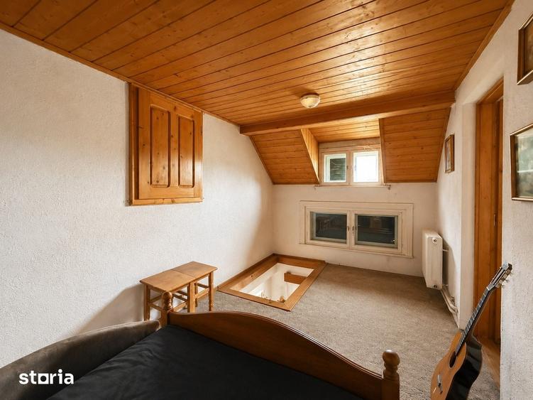 Casă cu 5 camere semidecomandat cu Teren 500 Mp în Central
