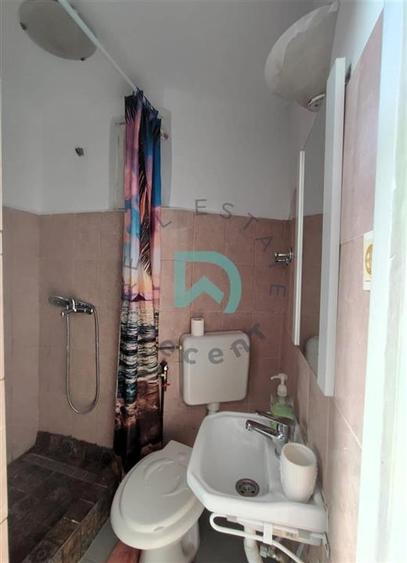Casă individuală cu 4 camere cu Canalizare în Schei
