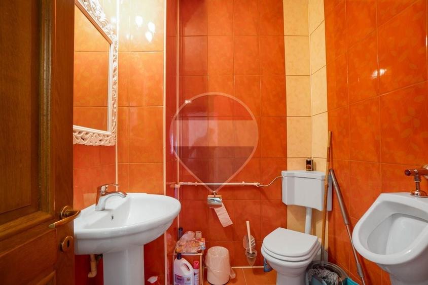 Casă individuală cu 13 camere cu Teren 4780 Mp în Moieciu de Sus