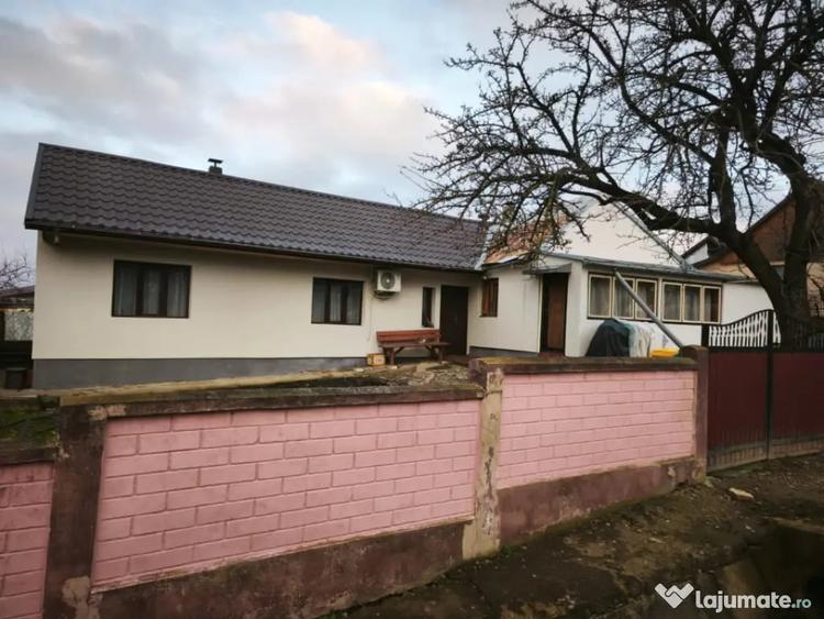 Casă cu 3 camere cu Teren 900 Mp în Central