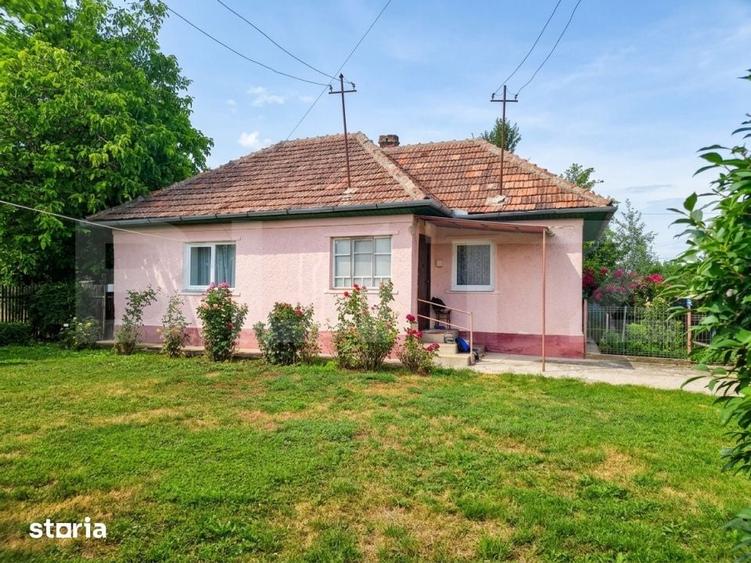 Casă cu 2 camere cu Teren 8290 Mp în Central