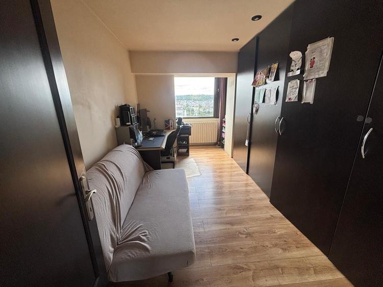 Apartament cu 4 camere decomandat în Gară
