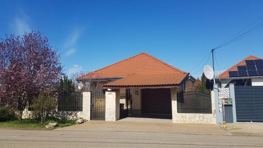 Casă cu 4 camere în Sântion