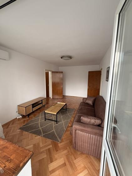 Apartament cu 2 camere semidecomandat, mobilat în Alexandru Obregia