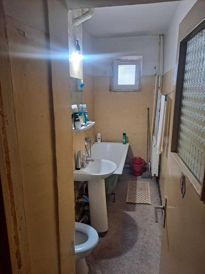 Apartament cu 3 camere decomandat în Exterior Vest