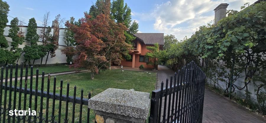 Casă cu 7 camere cu Teren 3000 Mp în Gura Ocniței