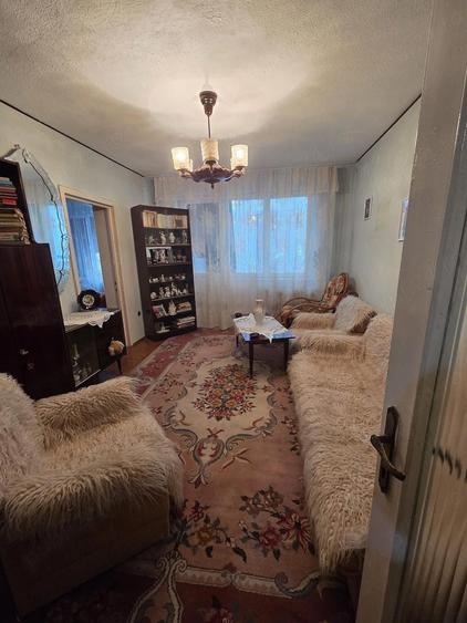 Apartament cu 3 camere decomandat, mobilat în Central