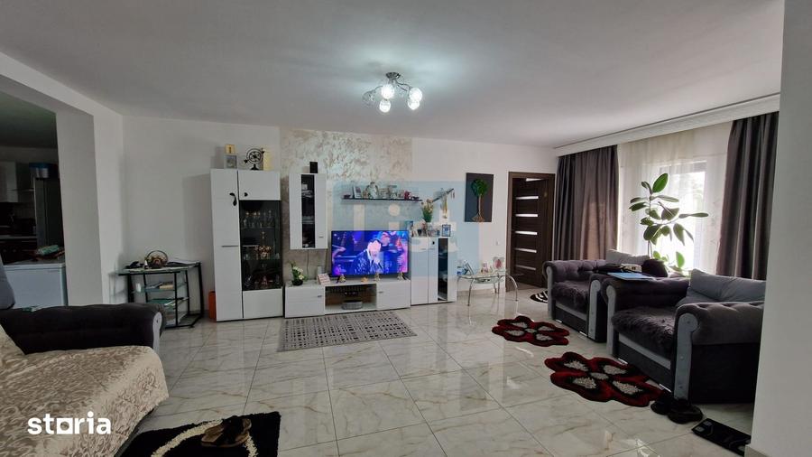 Casă cu 5 camere cu Teren 720 Mp în Central