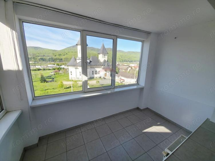 Apartament cu 2 camere decomandat în 1 Mai
