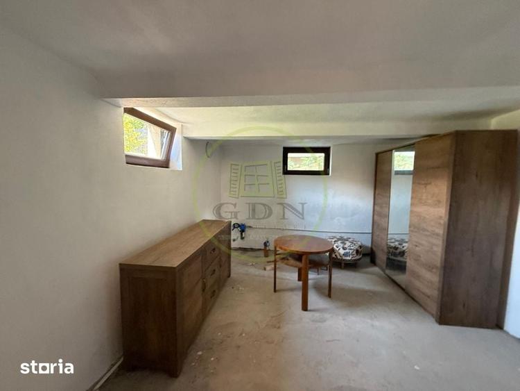 Casă cu 10 camere cu Teren 458 Mp în Central