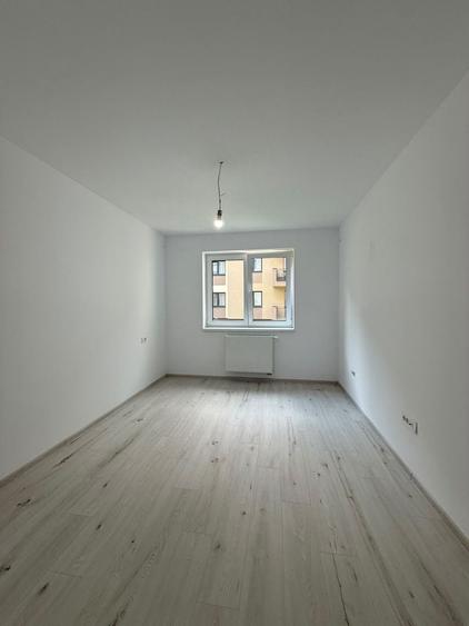 Apartament cu 3 camere decomandat în Tractorul — fotografia 3