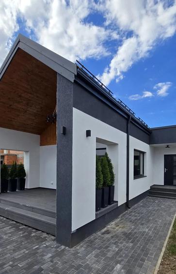 Casă cu 7 camere cu Teren 300 Mp în Central