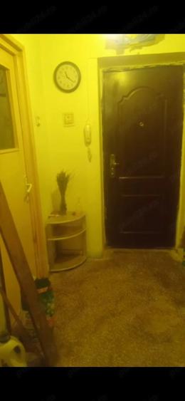 Apartament cu 3 camere semidecomandat în Titan
