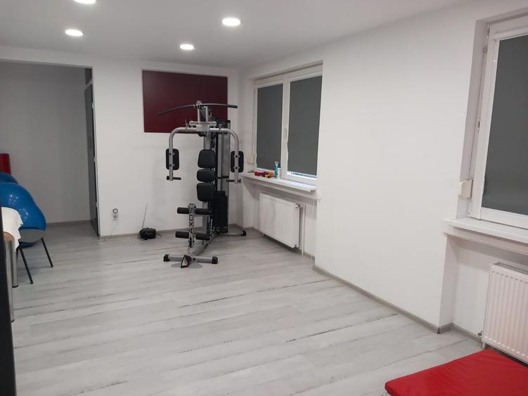 Apartament cu 3 camere decomandat în Victoriei