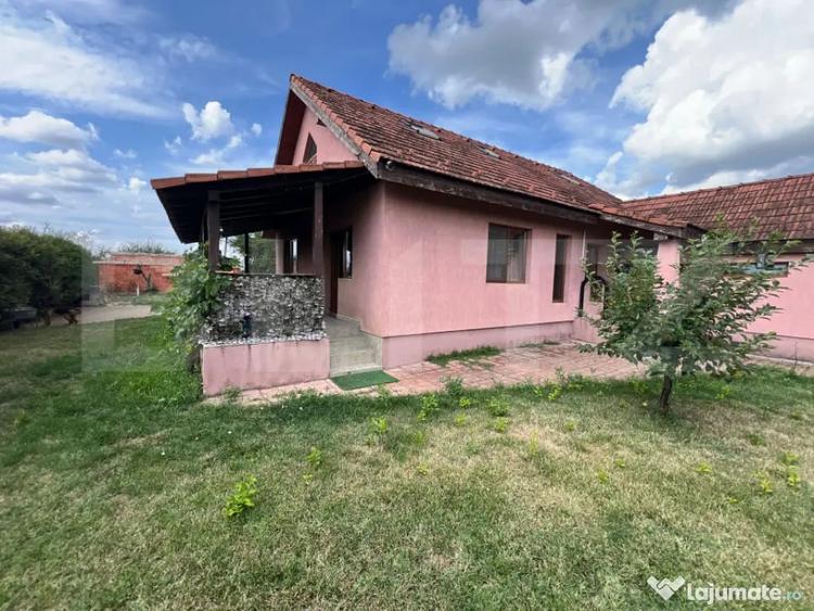 Casă cu 3 camere cu Teren 875 Mp în Botizului