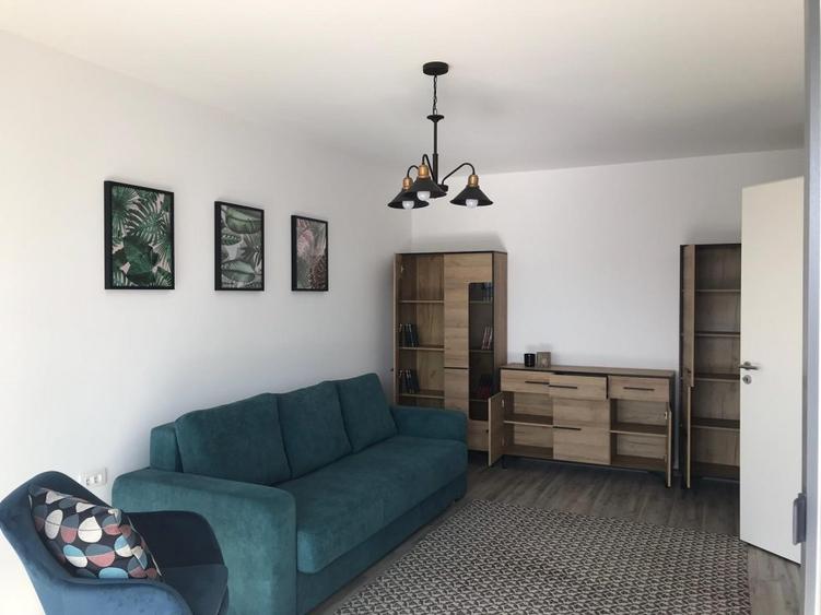 Apartament cu 2 camere decomandat, mobilat în Tractorul