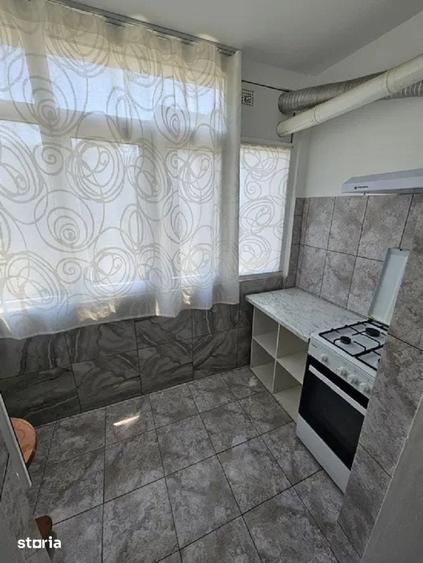 Apartament cu 2 camere decomandat în Podu Roș