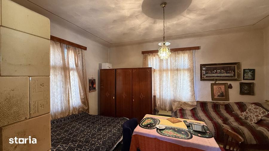 Casă cu 4 camere cu Teren 373 Mp în Central