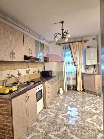 Apartament cu 4 camere decomandat în Central