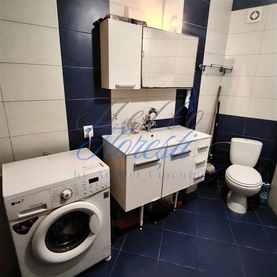 Apartament cu 3 camere semidecomandat în Florești