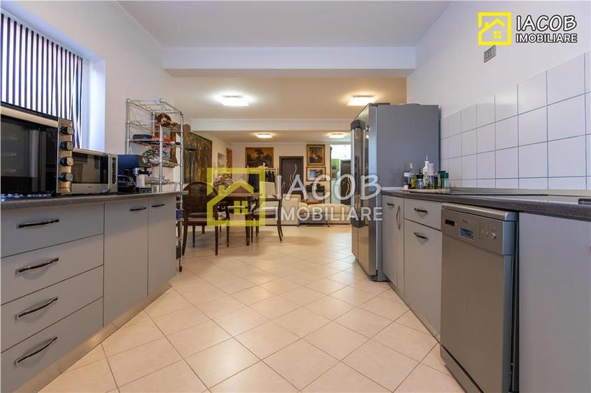 Apartament cu 4 camere decomandat, mobilat în 9 Mai