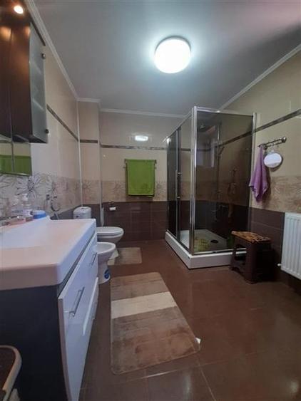 Casă cu 6 camere cu Teren 294 Mp în Central