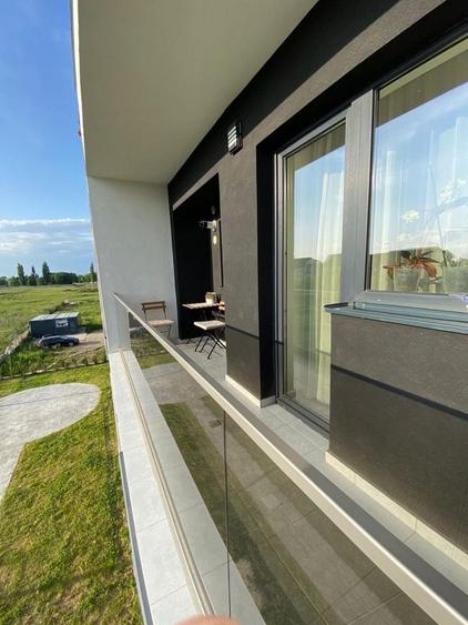 Apartament cu 3 camere decomandat în Tractorul