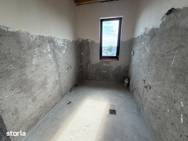 Casă cu 4 camere cu Teren 250 Mp în Vânători