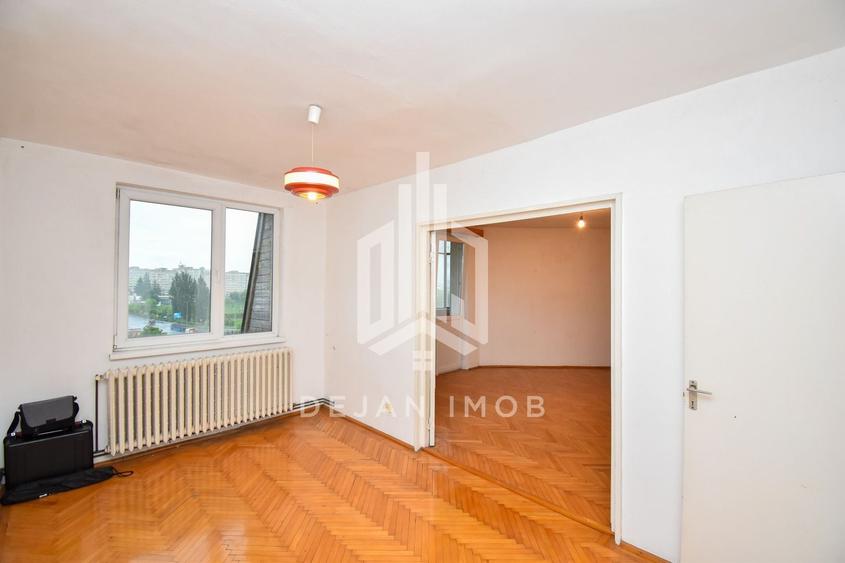 Apartament cu 4 camere circular în Lenin