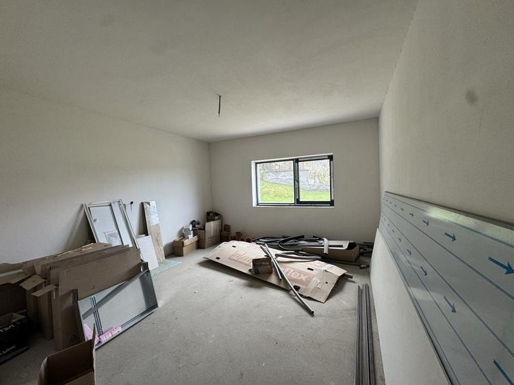 Apartament cu 3 camere semidecomandat în Dosu Bricii