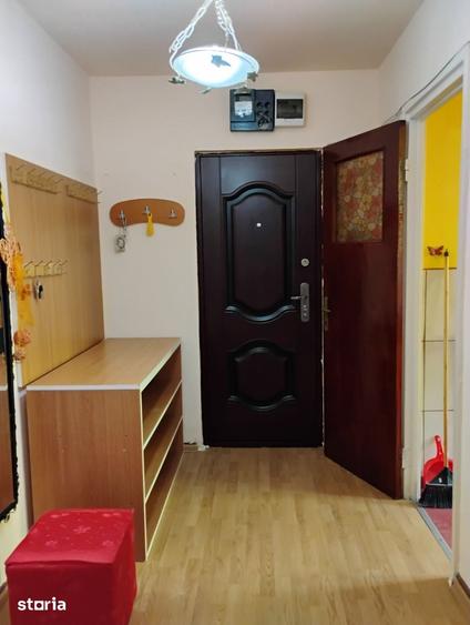 Apartament cu 3 camere decomandat în Berceni