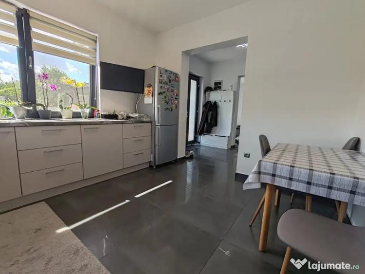 Casă cu 4 camere cu Teren 416 Mp în Florești