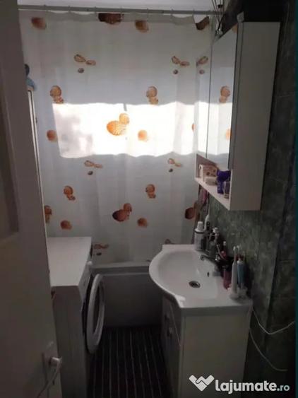 Apartament cu 3 camere semidecomandat în Astra