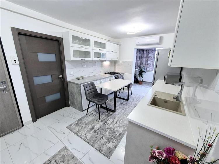 Apartament cu 3 camere decomandat, mobilat în Cug