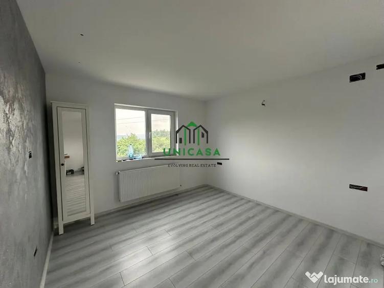 Casă cu 7 camere cu Teren 2000 Mp în Români