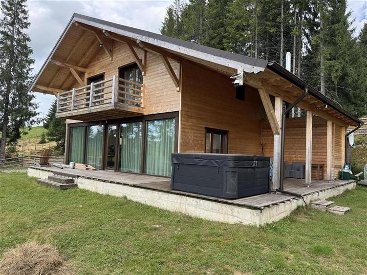 Casă individuală cu 5 camere cu Teren 1500 Mp în Mărișel
