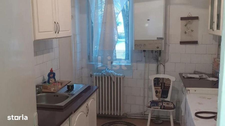 Apartament cu 4 camere decomandat în Central