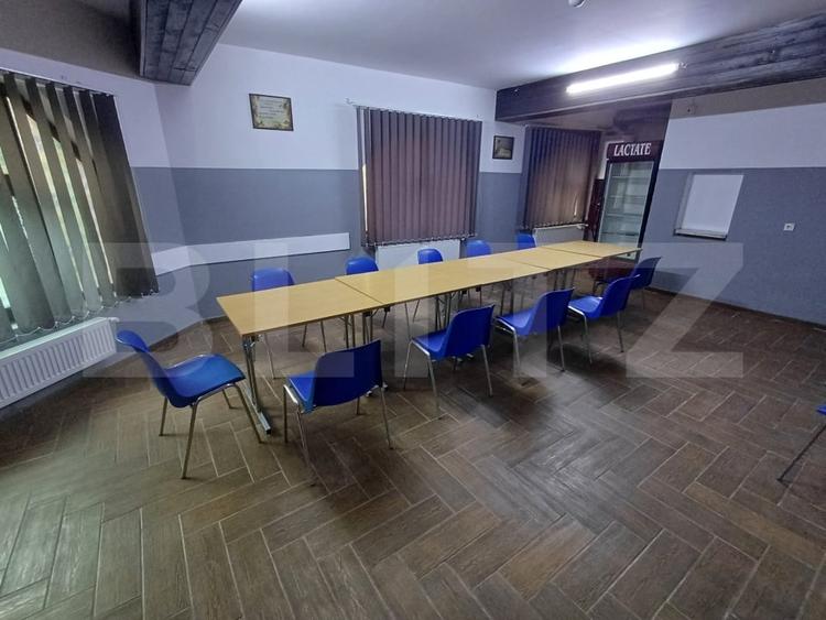 Casă individuală cu 15 camere cu Canalizare în Nord-Est