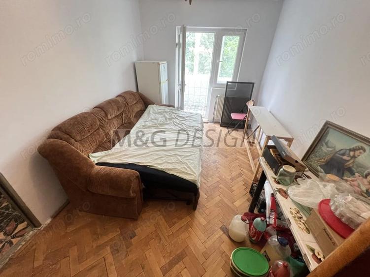 Apartament cu 3 camere decomandat în Girocului