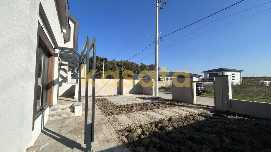 Duplex cu 4 camere cu Canalizare în Balotești