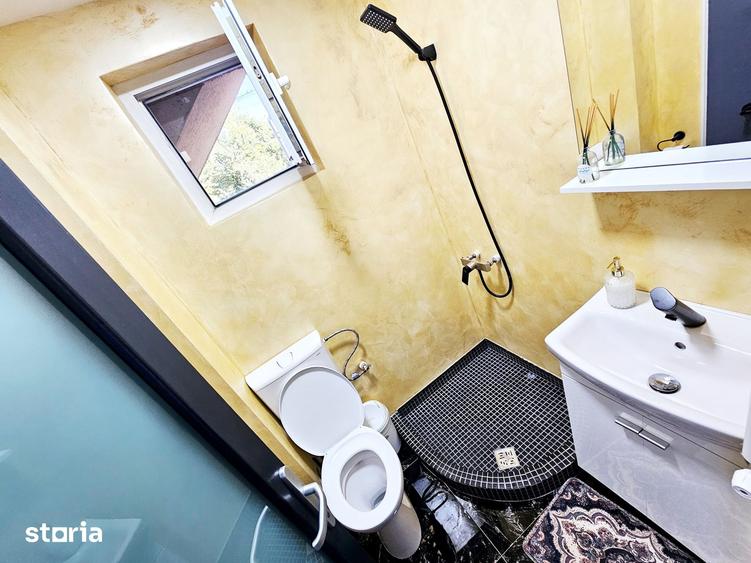 Casă cu 5 camere cu Teren 370 Mp în Port