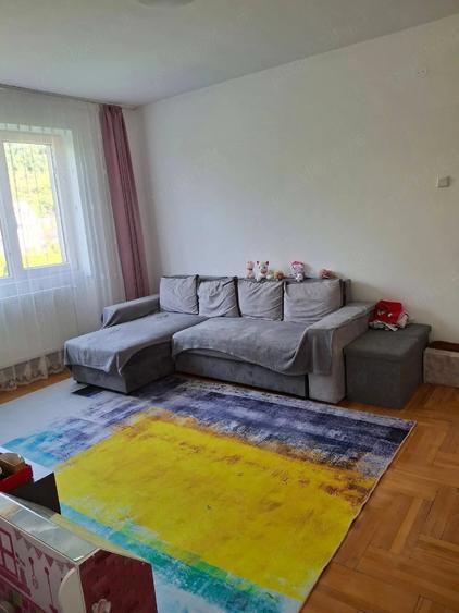 Apartament cu 3 camere semidecomandat în Exterior Vest