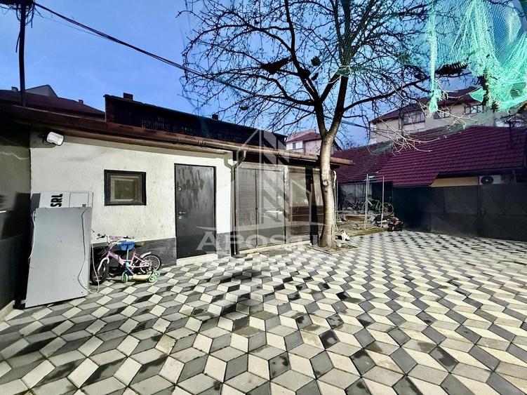 Casă individuală cu 7 camere cu Canalizare în Traian
