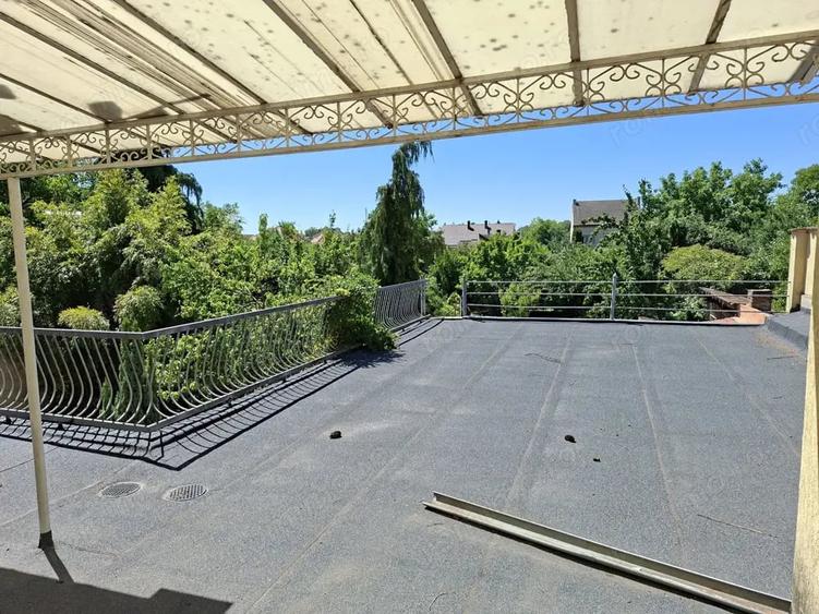 Casă cu 6 camere cu Teren 1000 Mp în 14 Mai