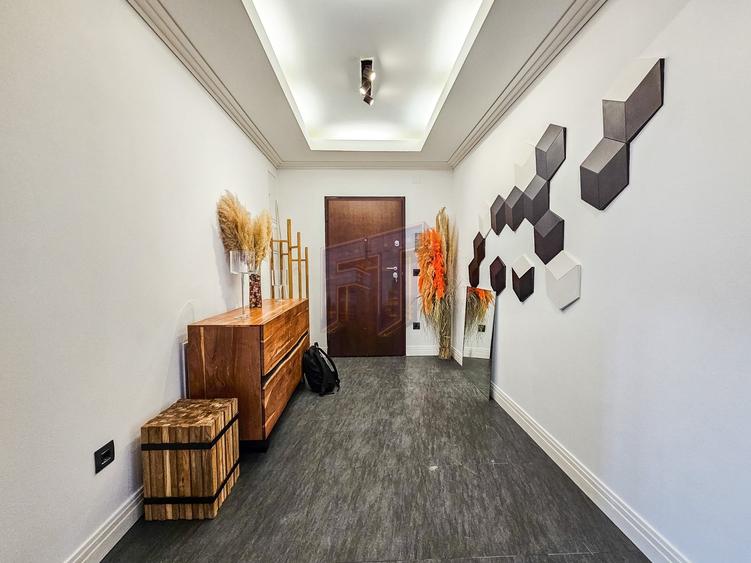 Apartament cu 4 camere decomandat, mobilat în Tei
