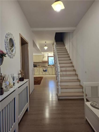 Duplex cu 4 camere cu Canalizare în Moșnița Veche
