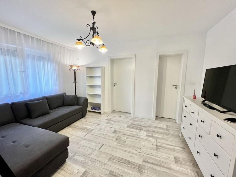 Apartament cu 2 camere semidecomandat în Podgoria