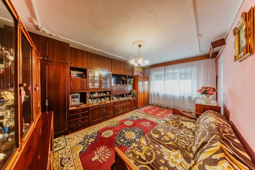 Apartament cu 2 camere decomandat în Intim